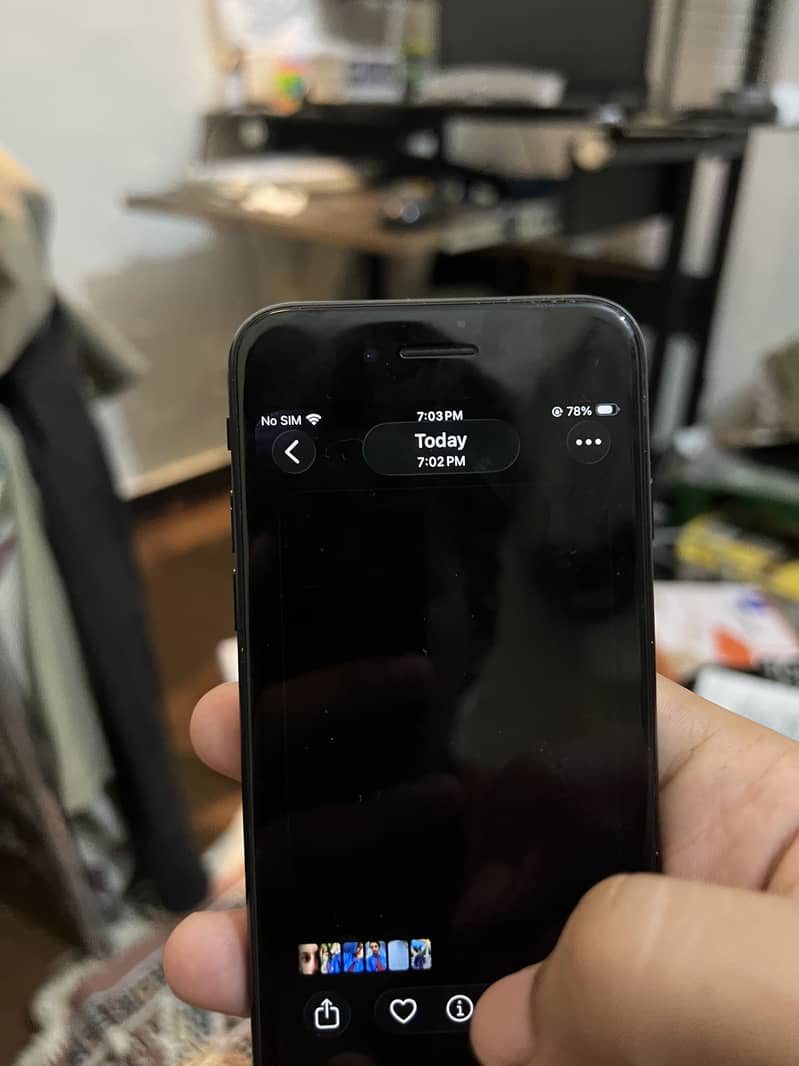 Apple iPhone SE 10