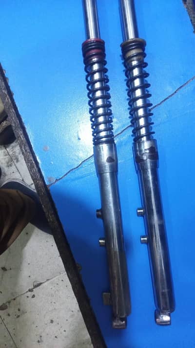 Yamaha 100 2 stock ka frant shok orignil ha