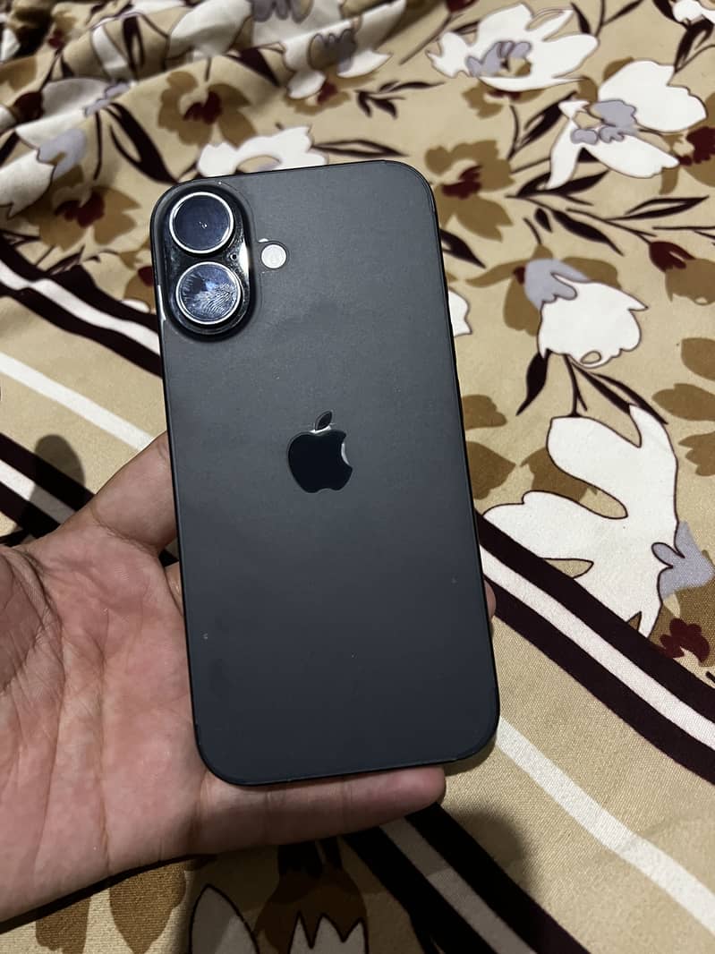 Apple iPhone 16 0