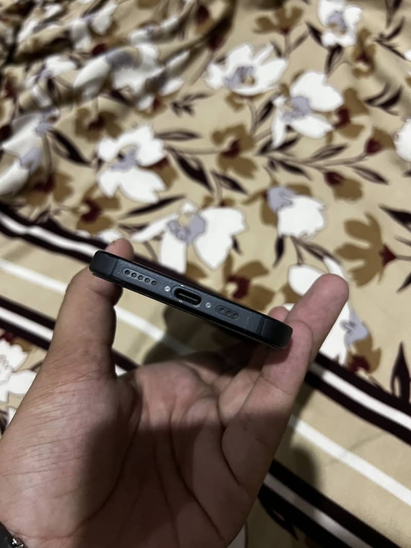 Apple iPhone 16 1