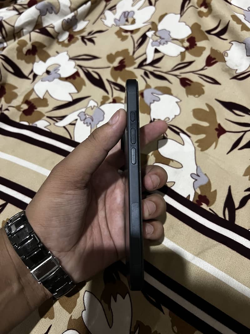 Apple iPhone 16 2