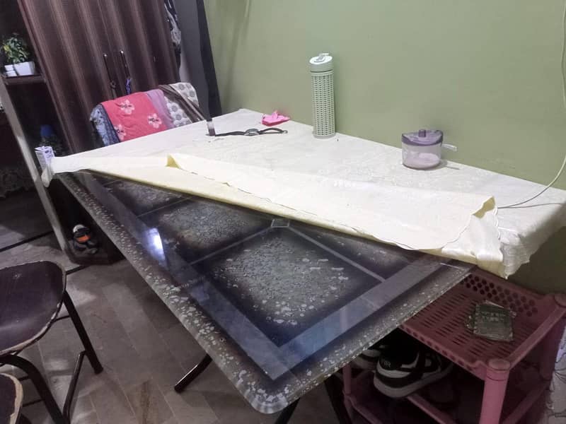 Dining table 0