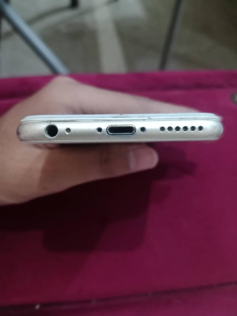 Apple iPhone 6S 4