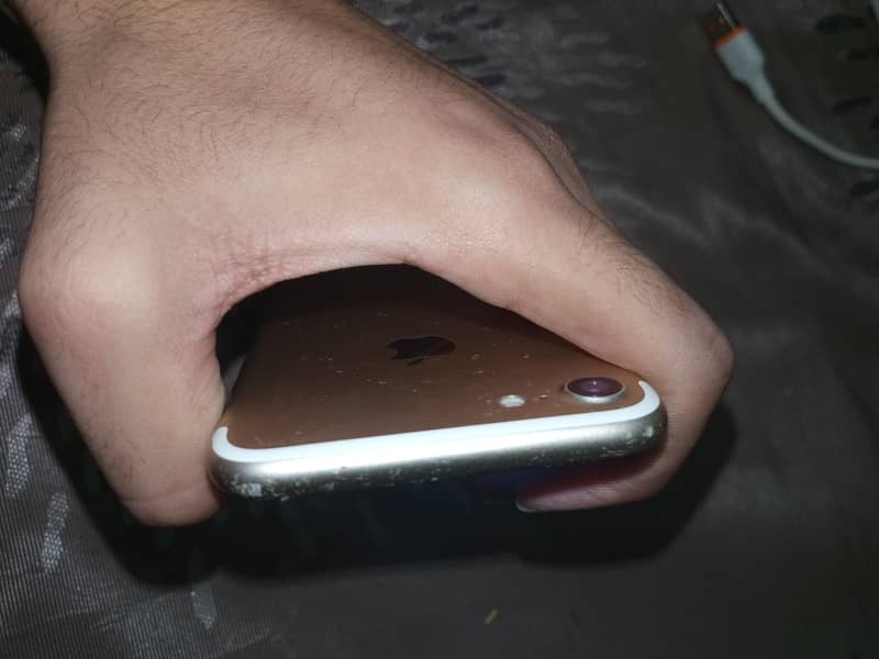 Apple iPhone 7 3