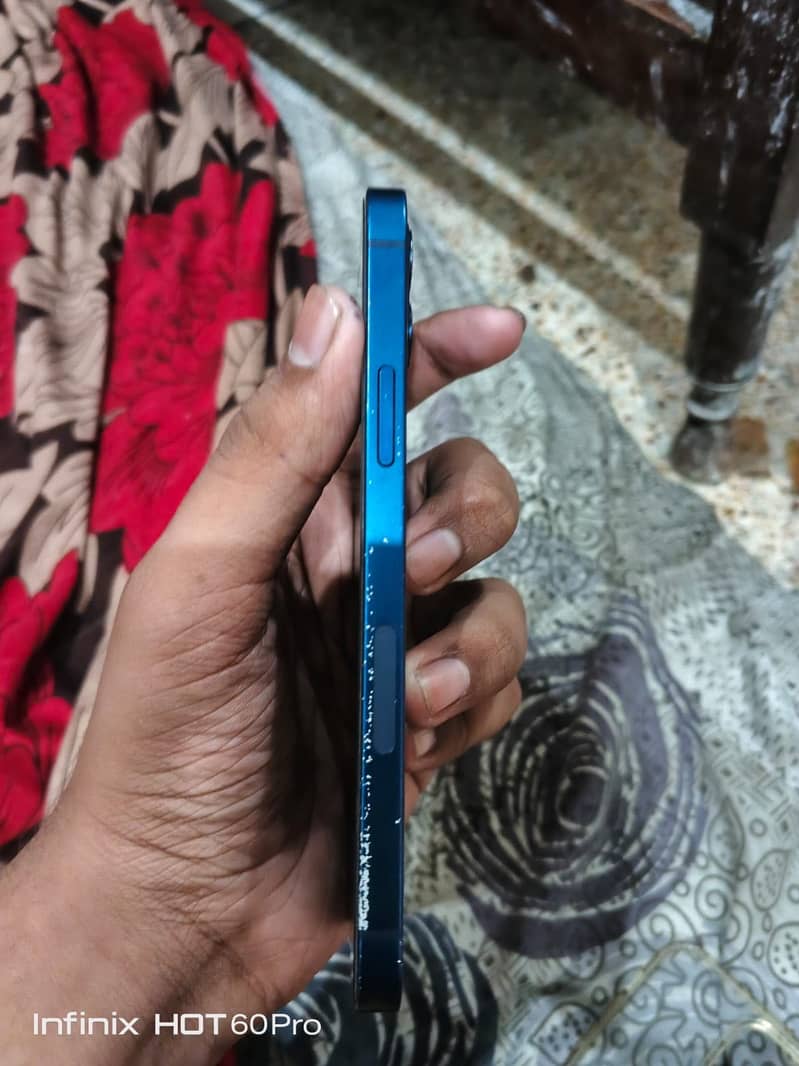 Apple iPhone 12 3
