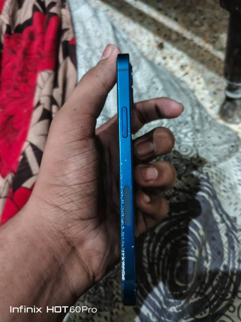 Apple iPhone 12 4