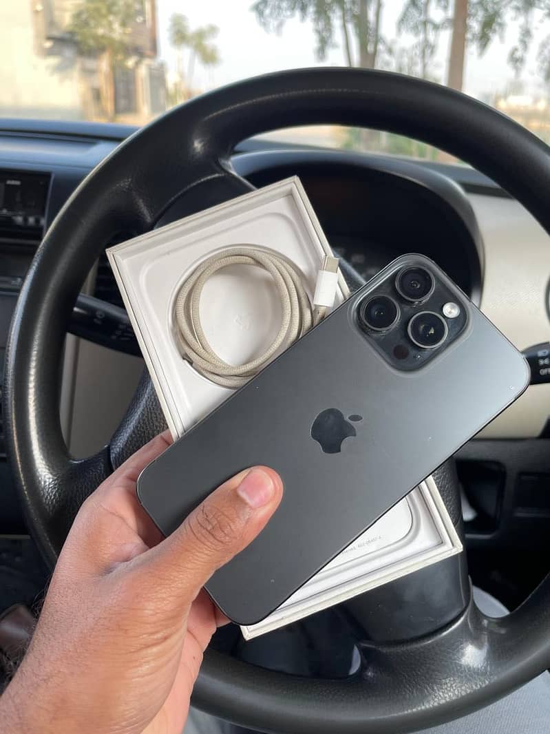 Apple iPhone 15 Pro Max 1