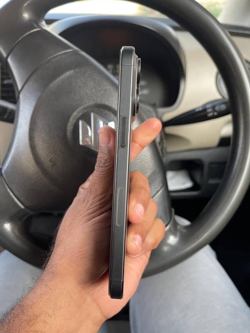 Apple iPhone 15 Pro Max 6