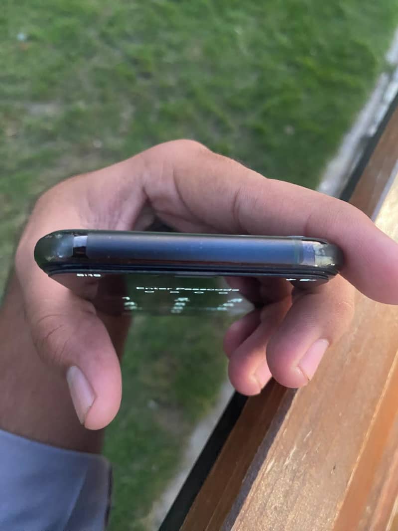 Apple iPhone 11 Pro 2
