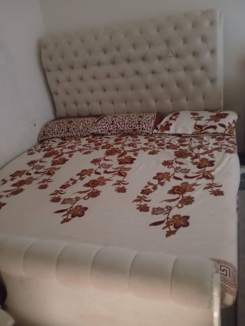Stylish Modern Bed 0