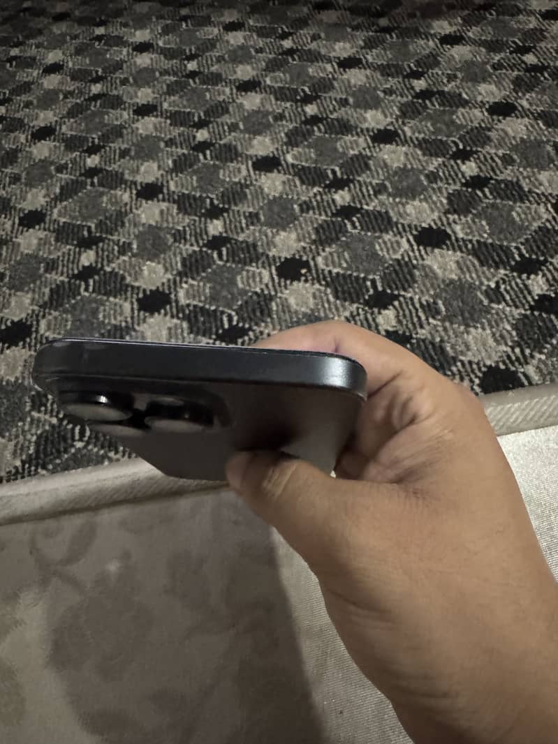 Apple iPhone 15 Pro Max 5