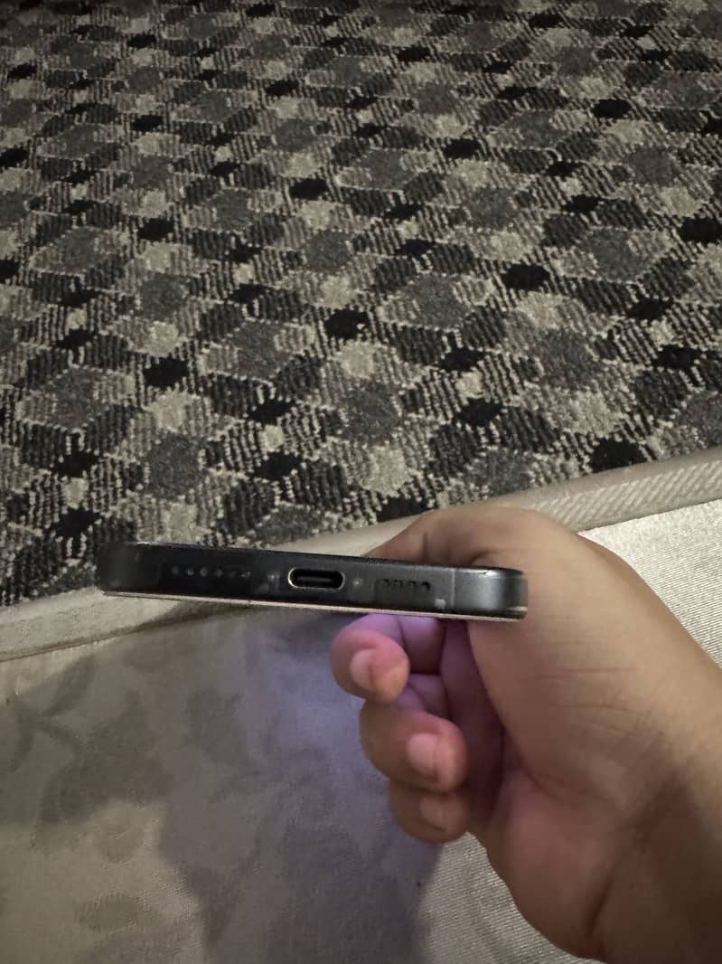 Apple iPhone 15 Pro Max 8