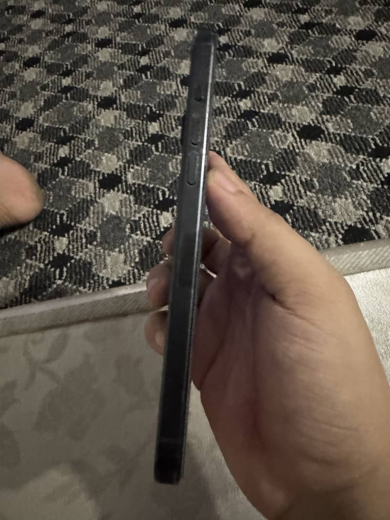 Apple iPhone 15 Pro Max 14