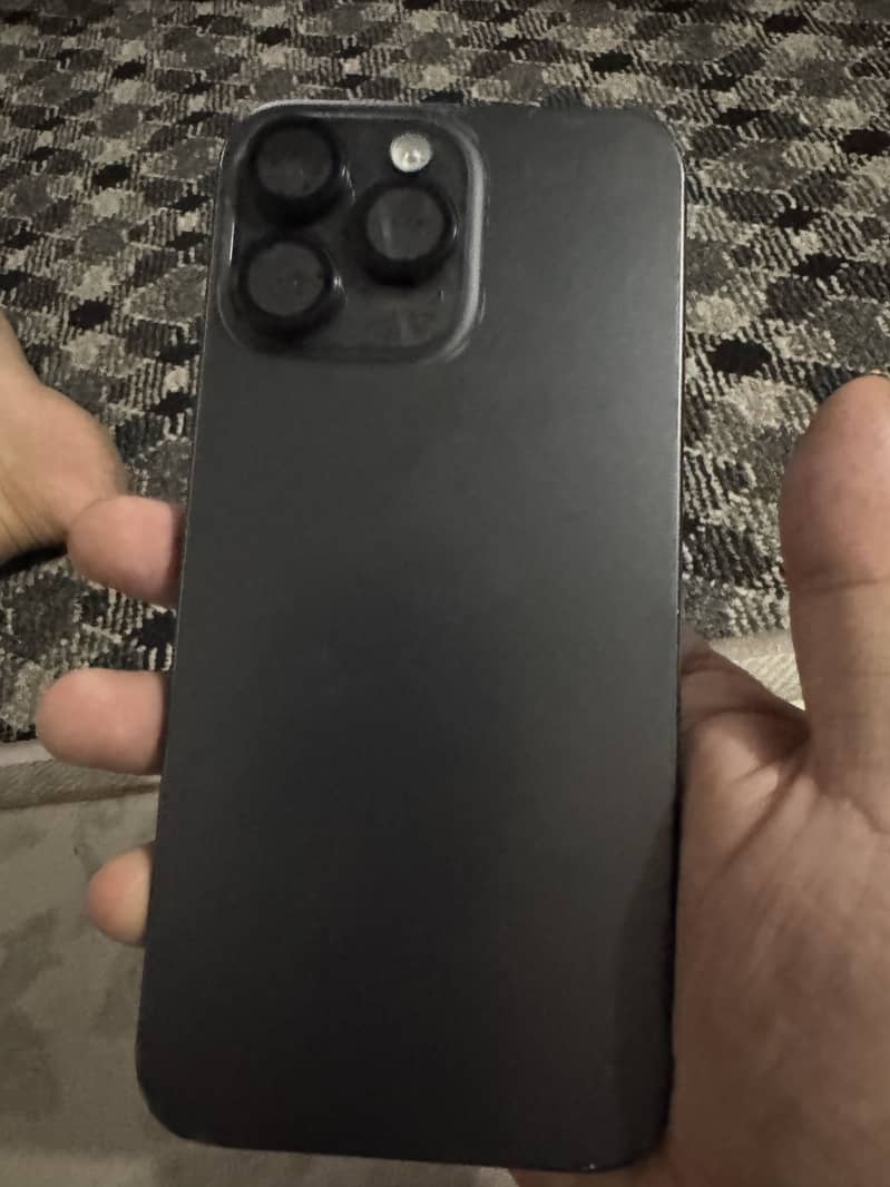 Apple iPhone 15 Pro Max 17