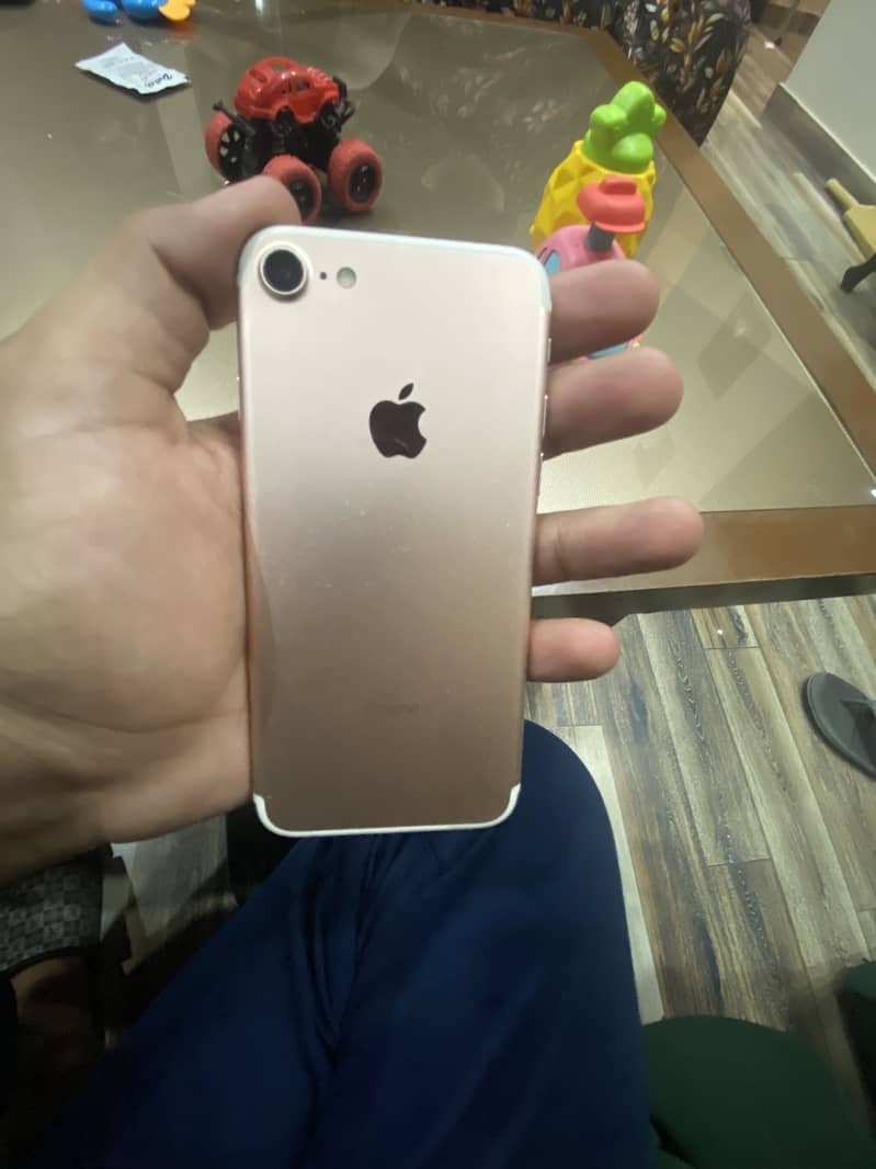 Apple iPhone 7 2