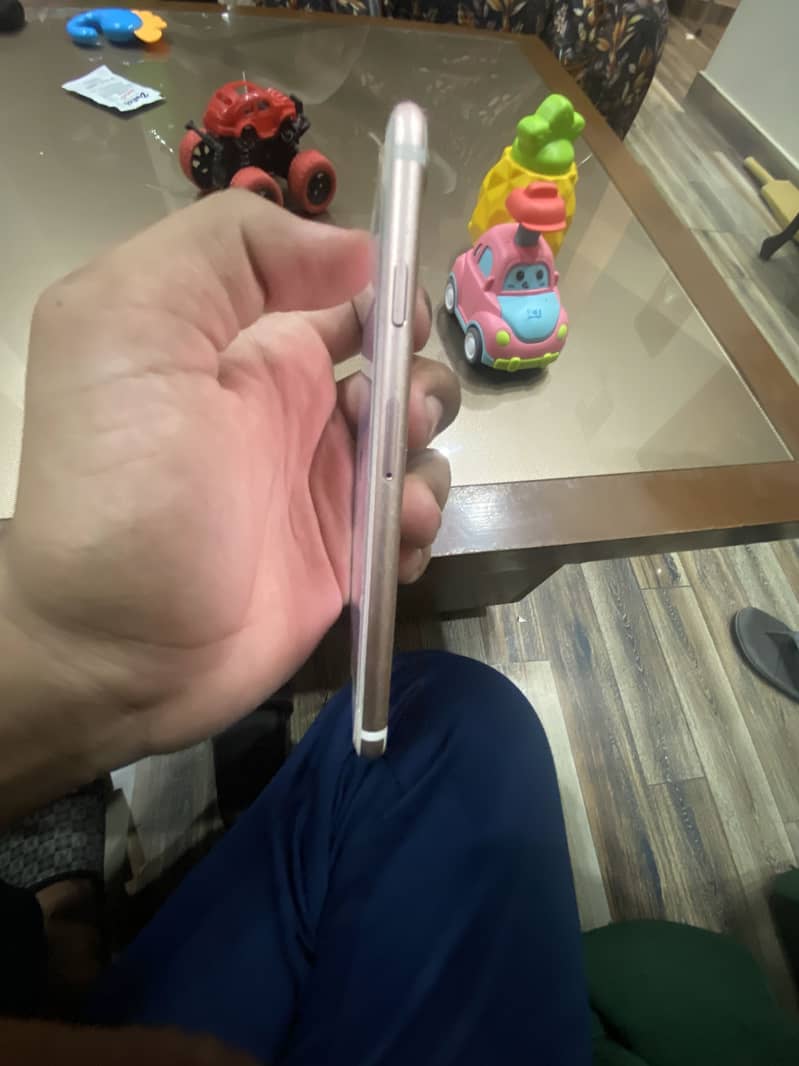 Apple iPhone 7 4
