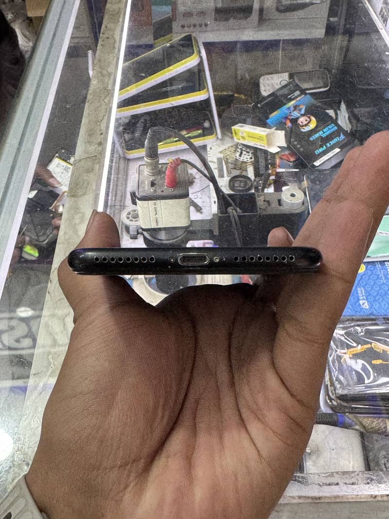 Apple iPhone 7 Plus 4