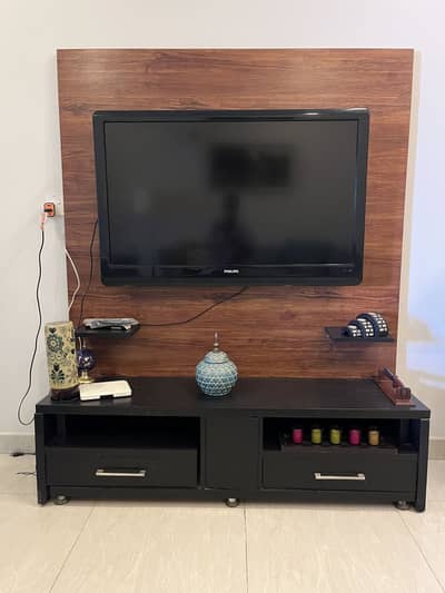 Philippa LCD TV with Wooden Wall at Rs 25,000 final