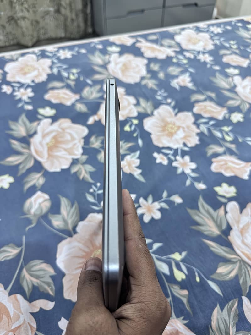 MacBook Pro M2 1