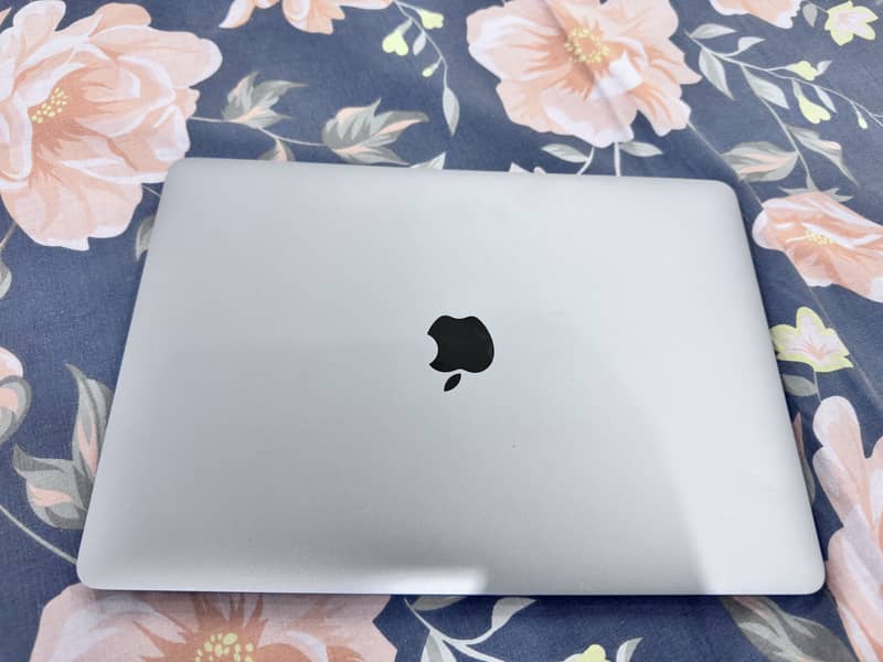 MacBook Pro M2 2