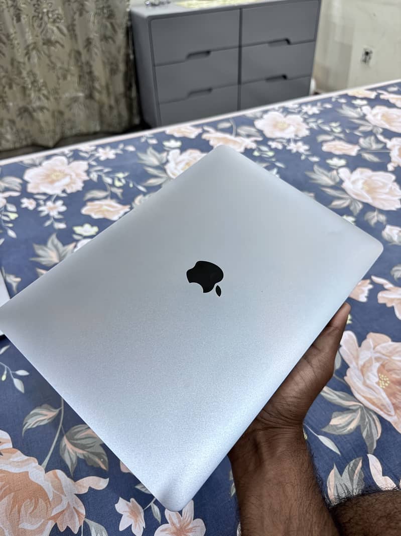 MacBook Pro M2 3