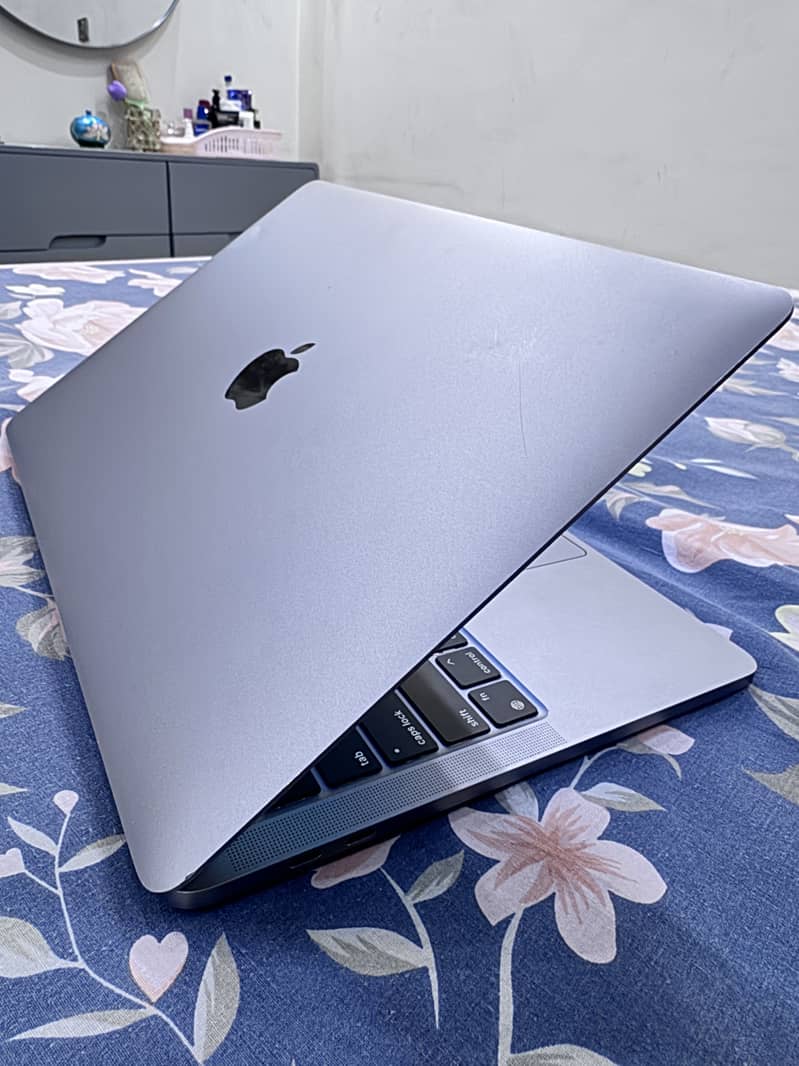 MacBook Pro M2 4