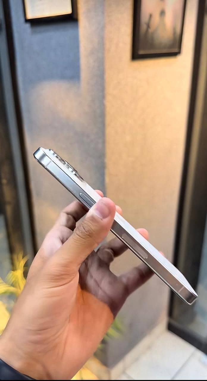 Apple iPhone 15 Pro Max 1