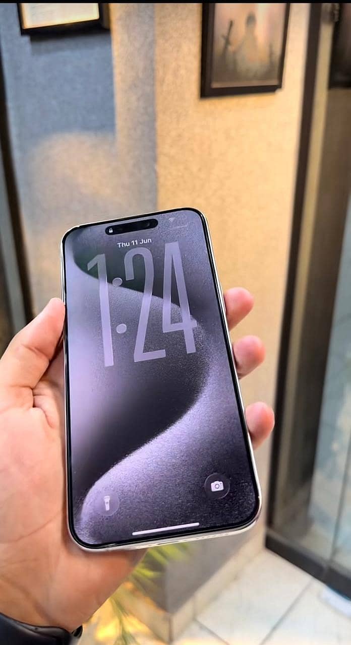 Apple iPhone 15 Pro Max 2