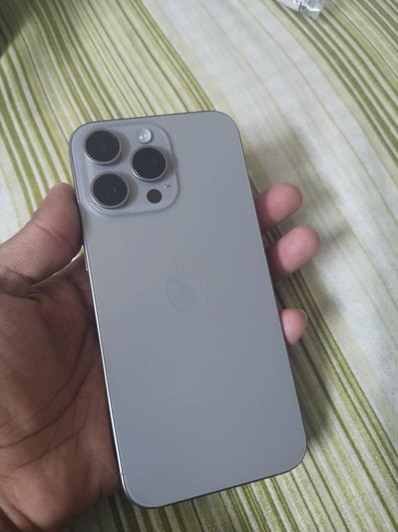 Apple iPhone 15 Pro Max 0