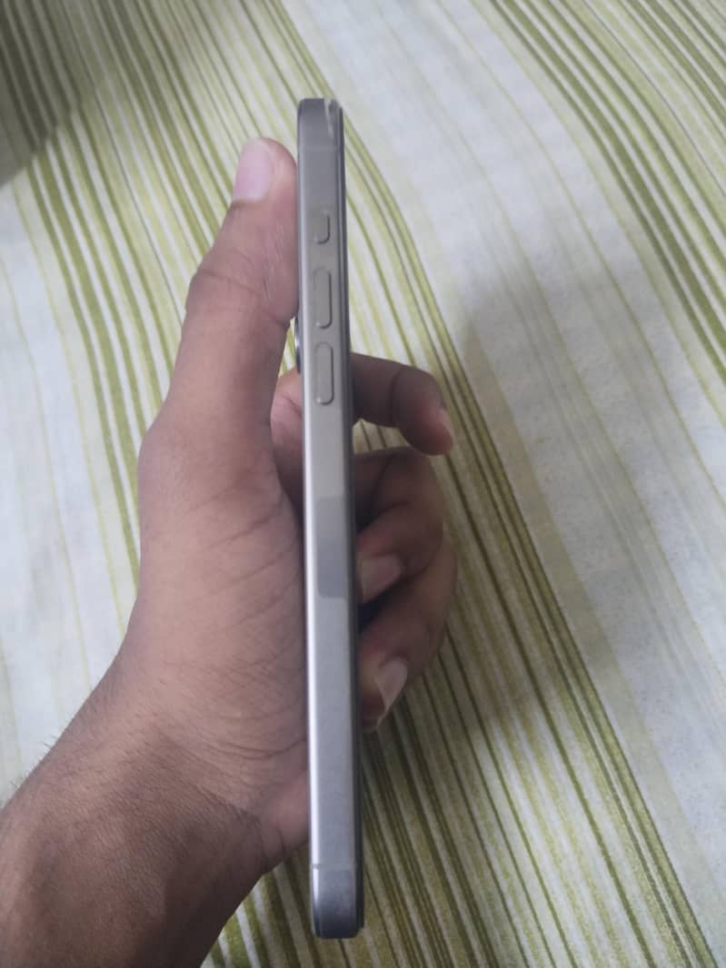 Apple iPhone 15 Pro Max 1