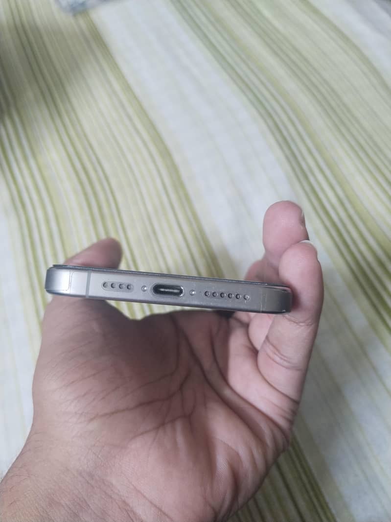 Apple iPhone 15 Pro Max 2