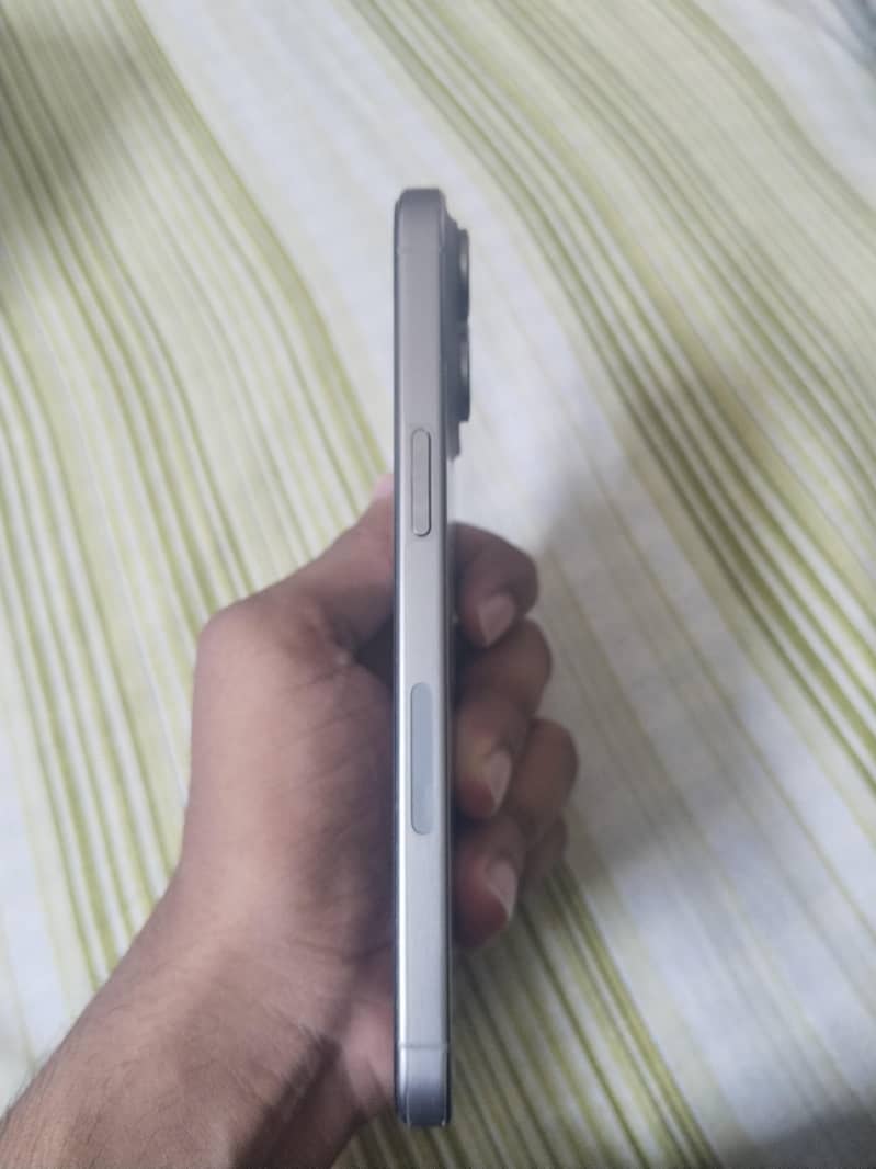 Apple iPhone 15 Pro Max 3