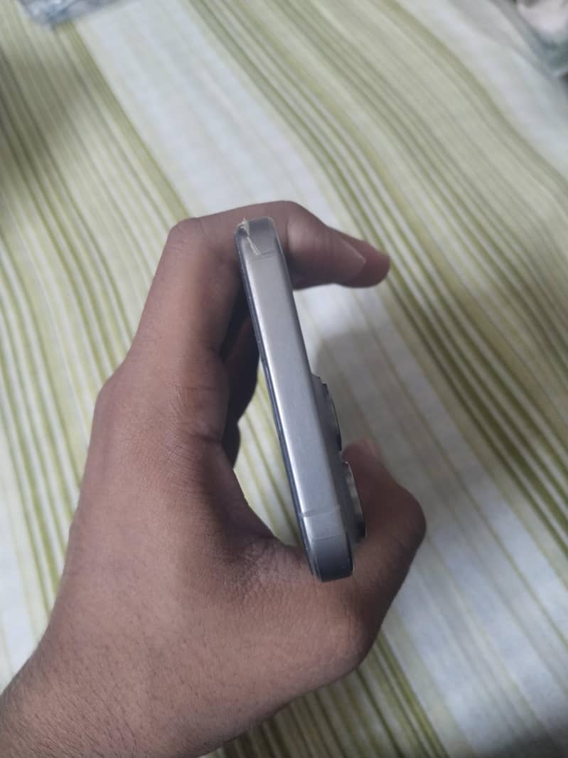 Apple iPhone 15 Pro Max 4