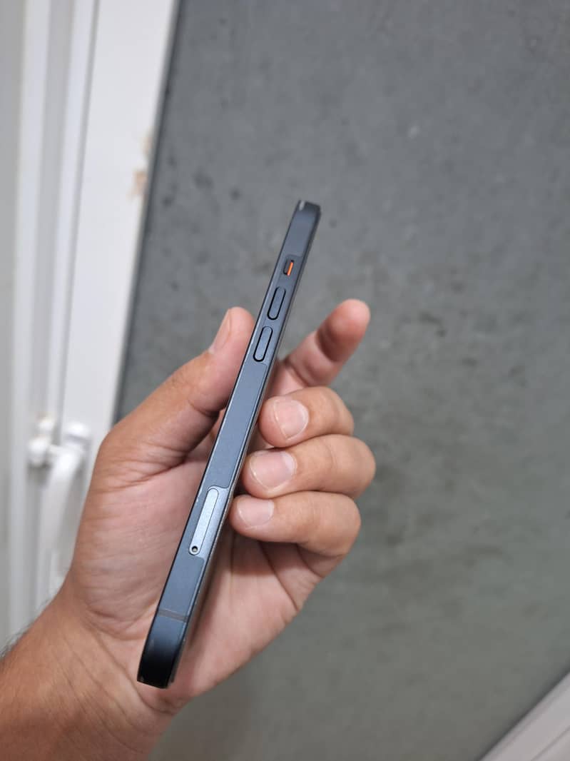 Apple iPhone 13 5
