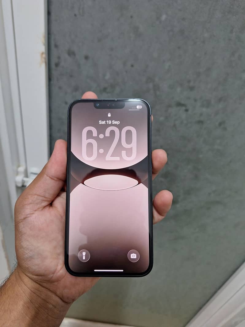 Apple iPhone 13 9