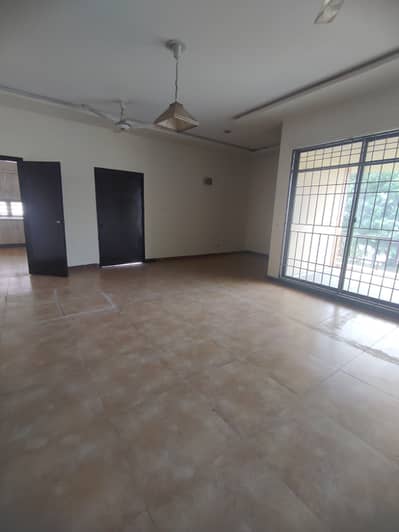 2 KANAL UPPER PORTION AVAILABLE FOR RENT IN DHA PHASE 1