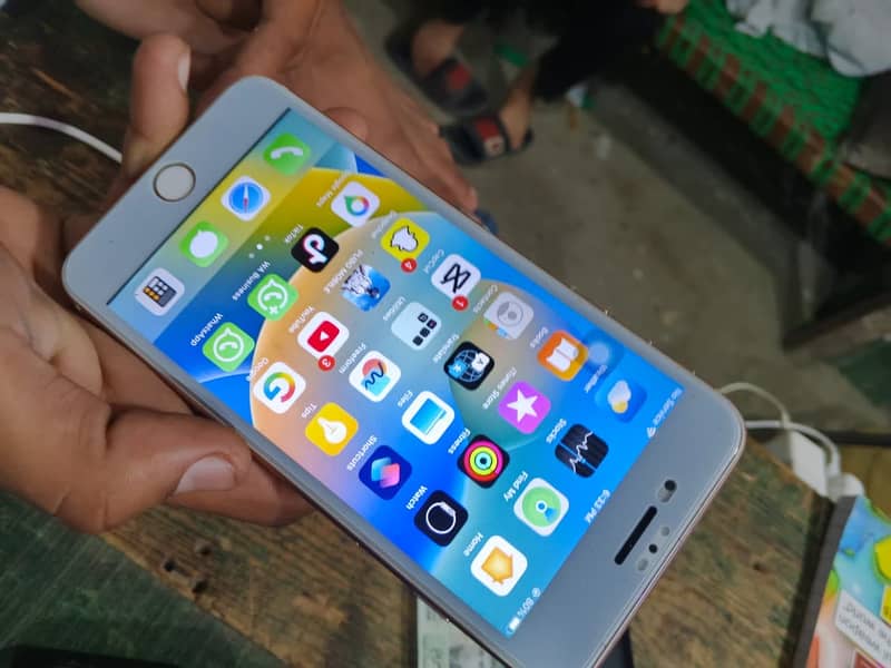 Apple iPhone 8 Plus 0