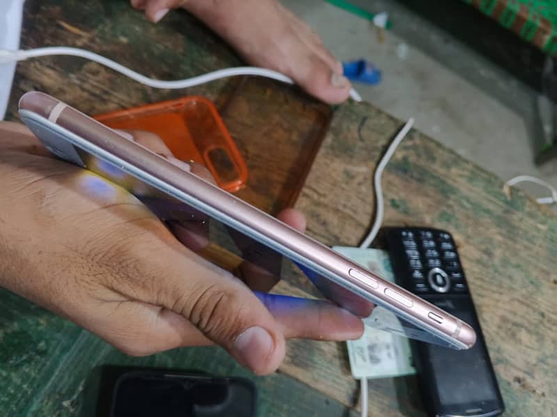 Apple iPhone 8 Plus 1