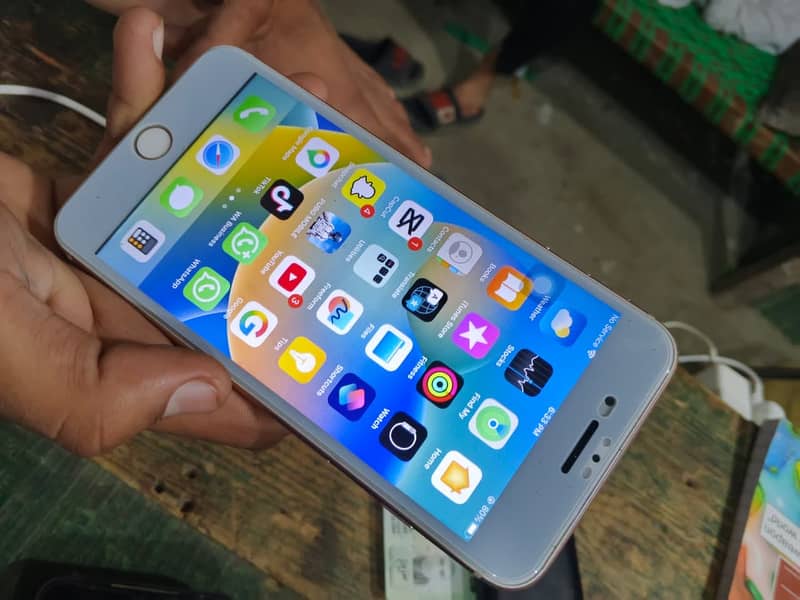 Apple iPhone 8 Plus 2