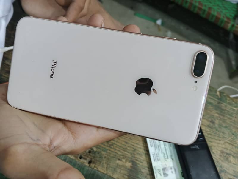 Apple iPhone 8 Plus 4