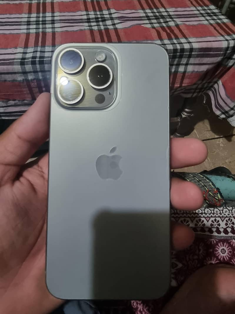 Apple iPhone 15 Pro Max 1
