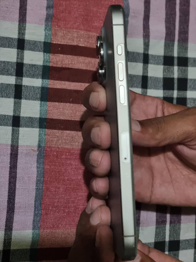 Apple iPhone 15 Pro Max 2