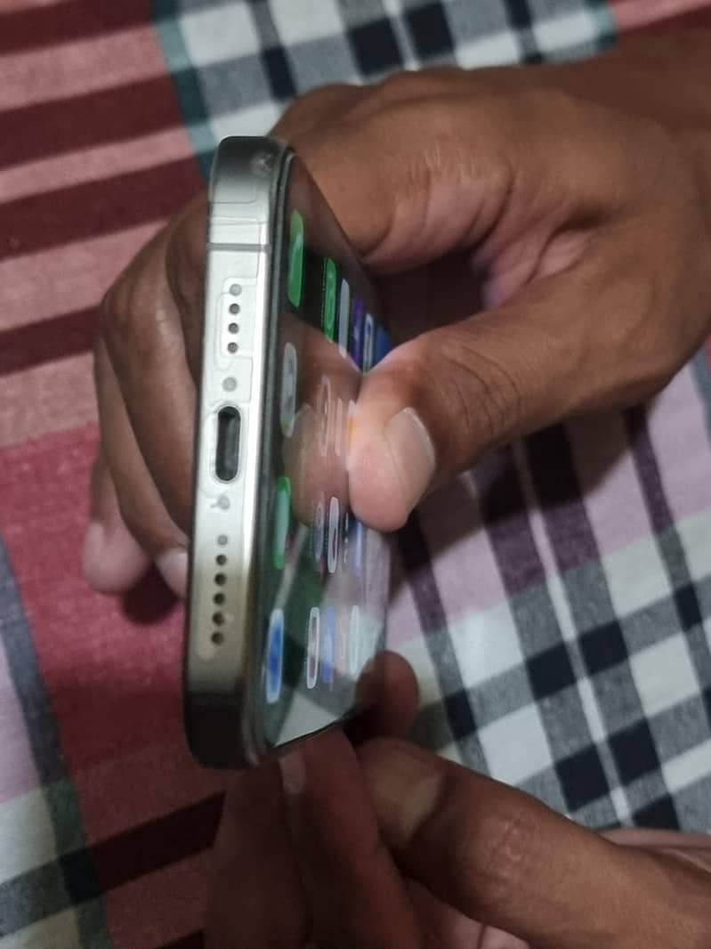 Apple iPhone 15 Pro Max 5