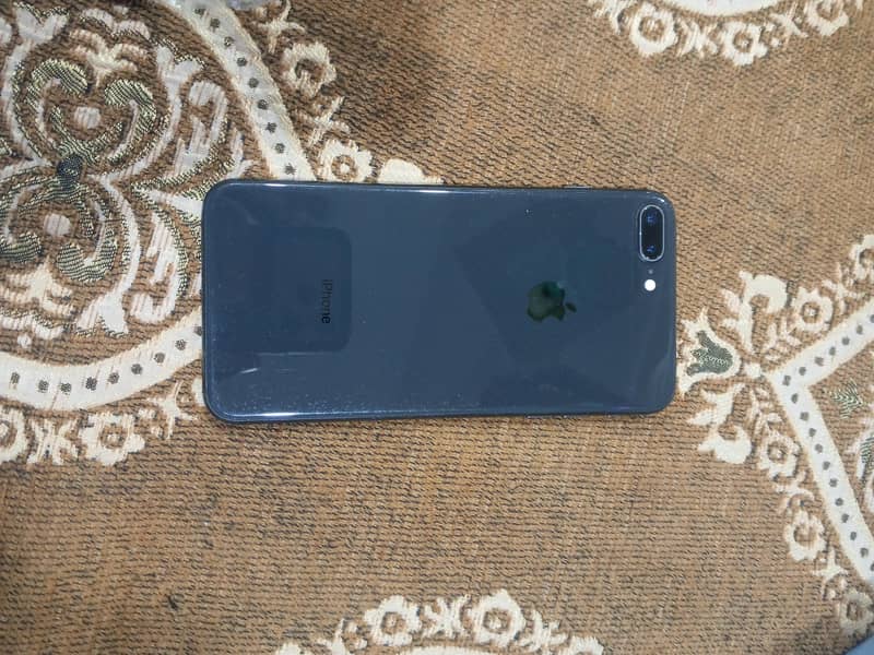 Apple iPhone 8 Plus 0