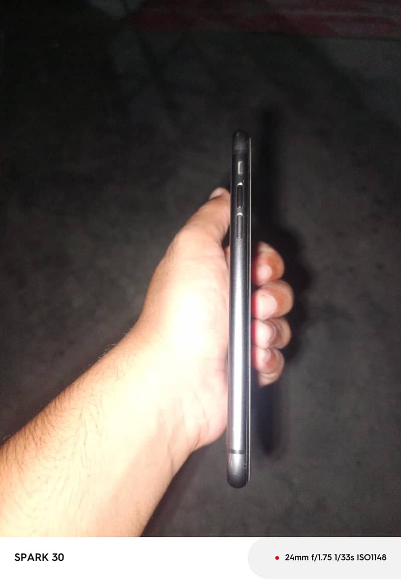 Apple iPhone 11 4
