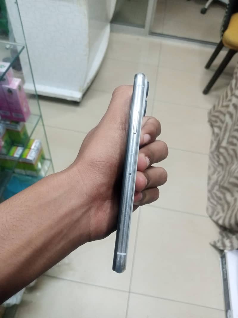 Apple iPhone X 3