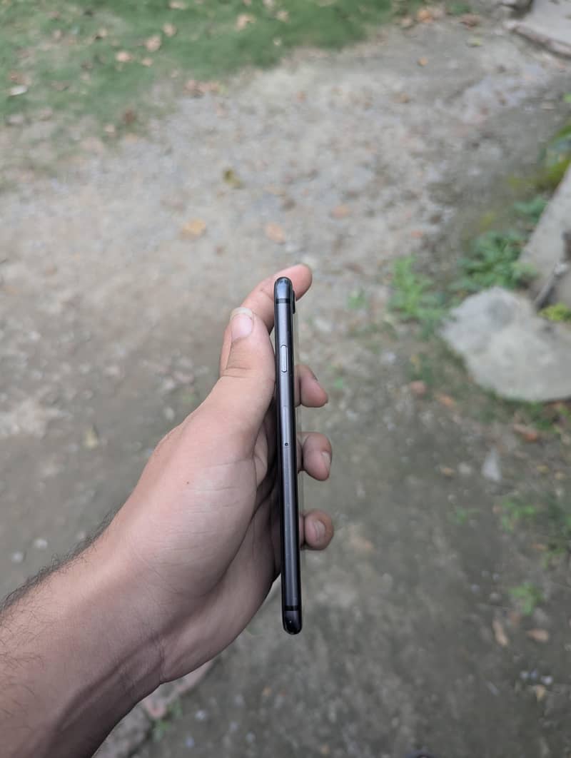 Apple iPhone 8 3