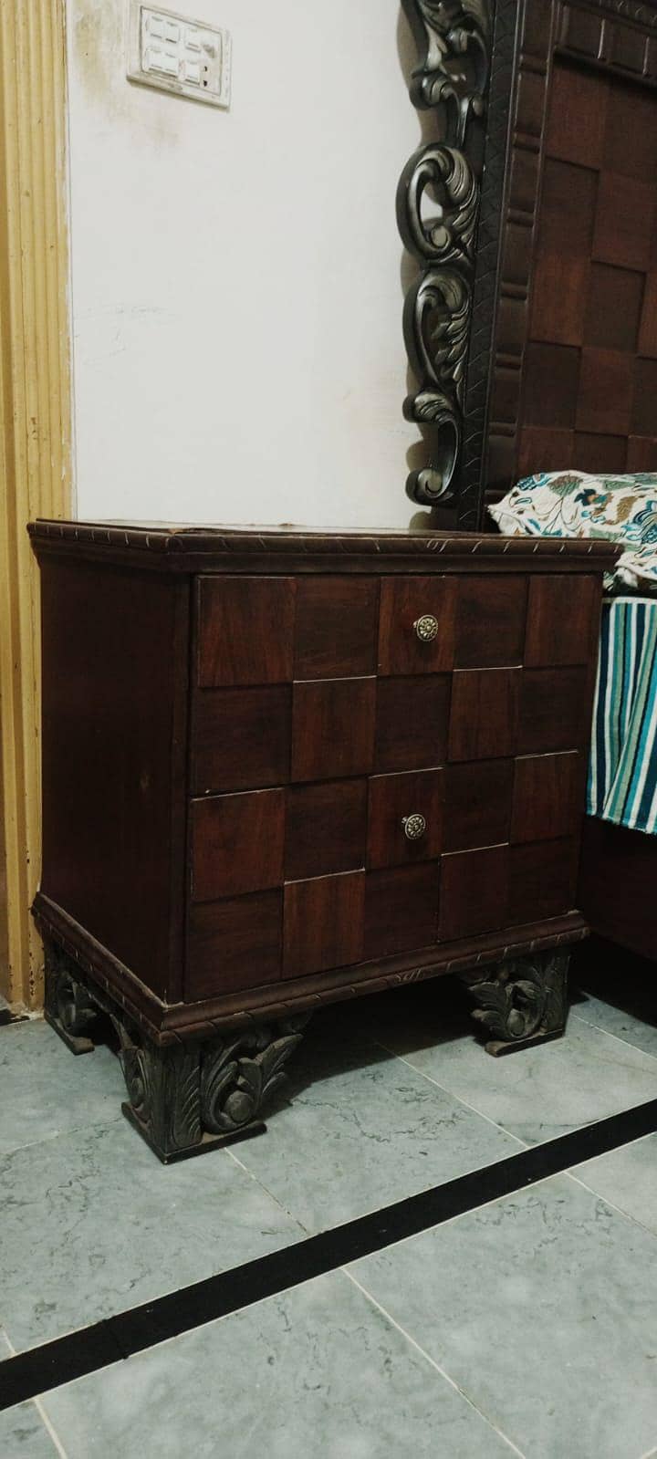 Bed with side tables 3