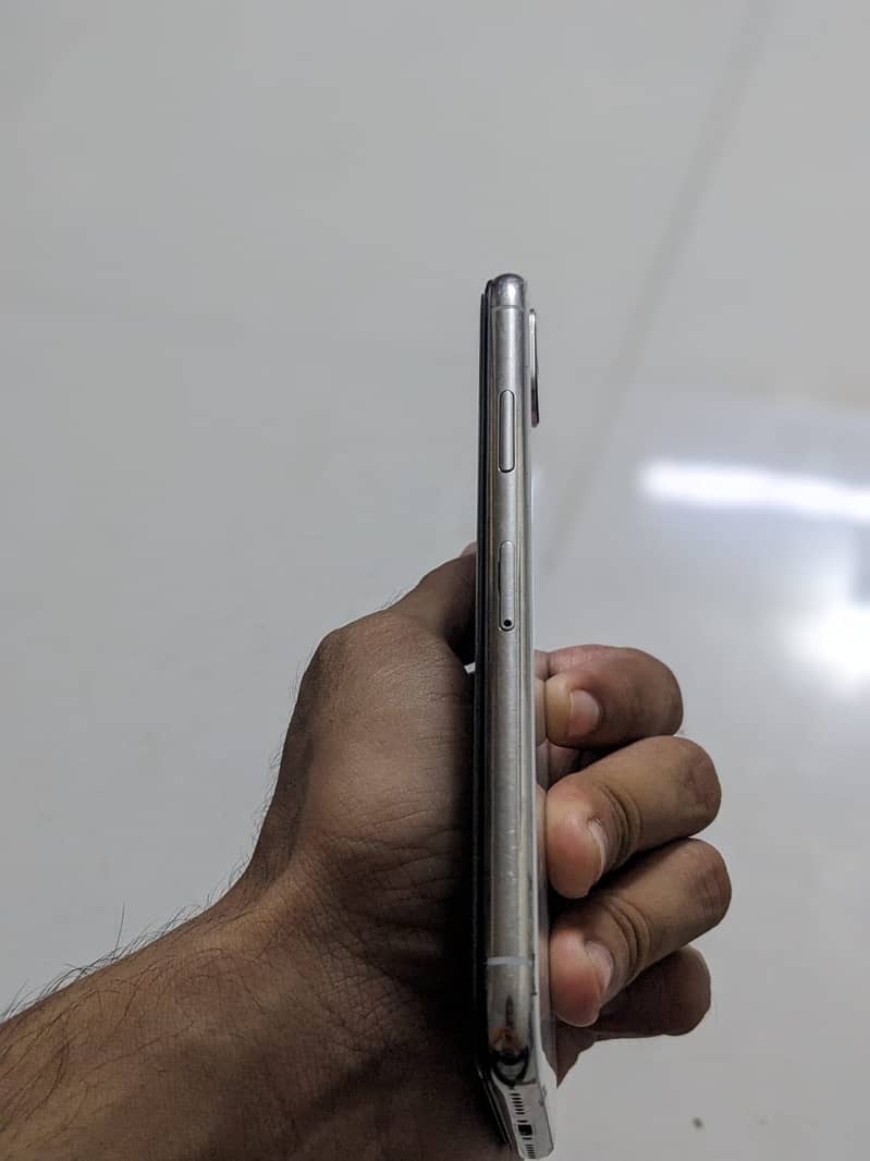 Apple iPhone X 4