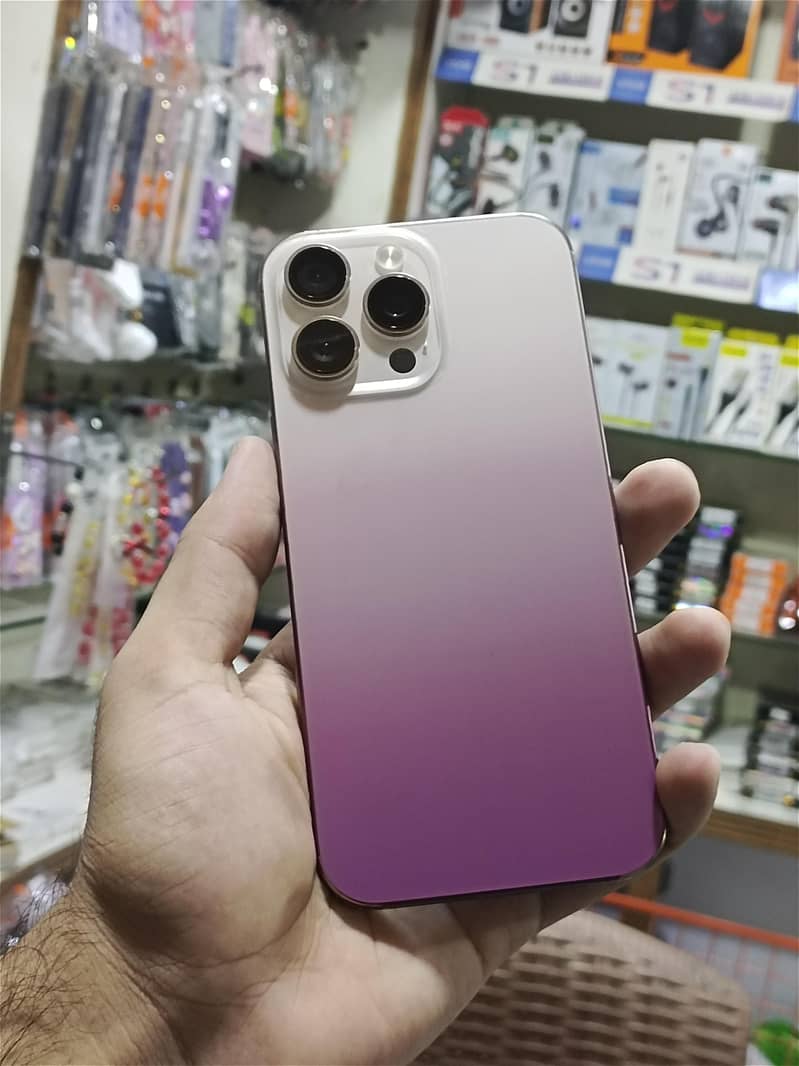 Apple iPhone 16 Pro Max 4